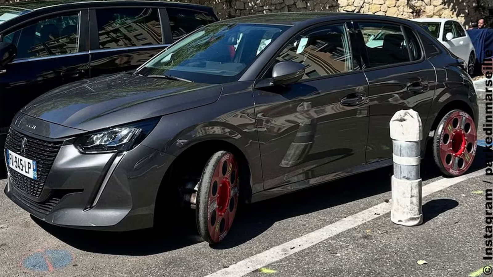 Γιατί αυτό το Peugeot 208 έχει τόσο στενές ρόδες; Γιατί αυτό το Peugeot 208 έχει τόσο στενές ρόδες;